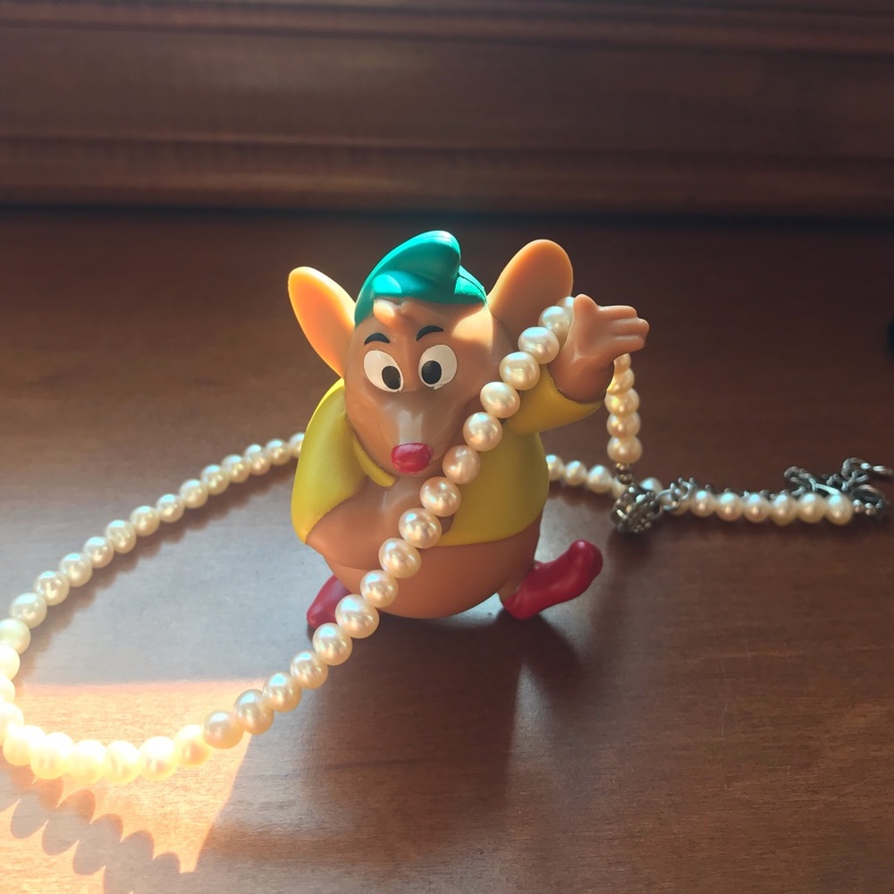 Light peach colored pearl necklace✨🪡🧵✨